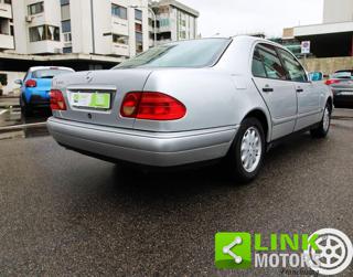 MERCEDES-BENZ E 200 usata, con Alzacristalli elettrici