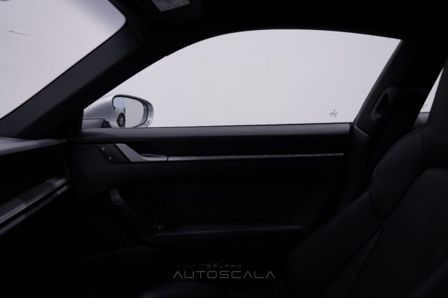 PORSCHE 992 usata, con Luci diurne LED