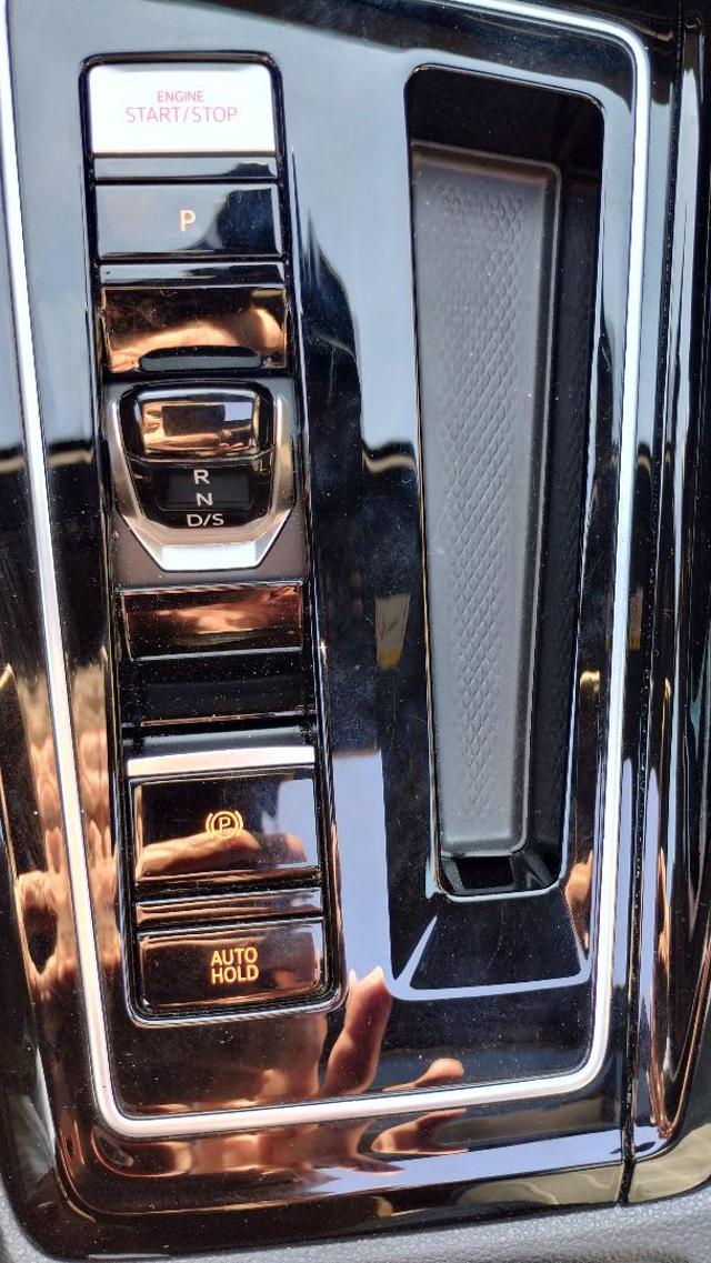 VOLKSWAGEN Golf usata, con USB