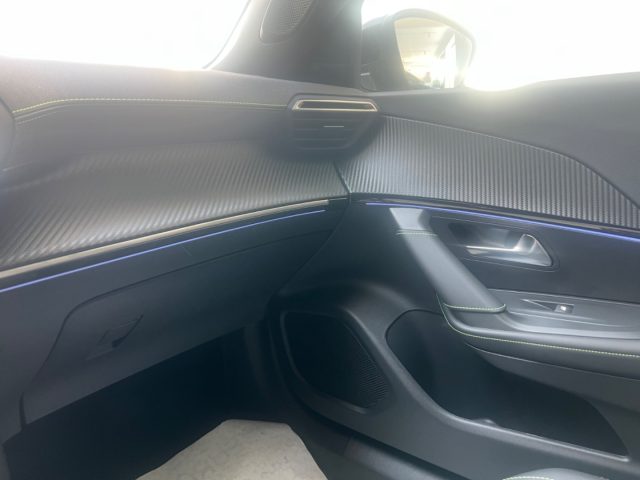 PEUGEOT 2008 usata, con Autoradio digitale