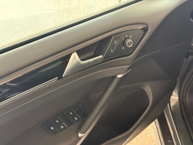 VOLKSWAGEN Golf usata, con Sensori di parcheggio posteriori