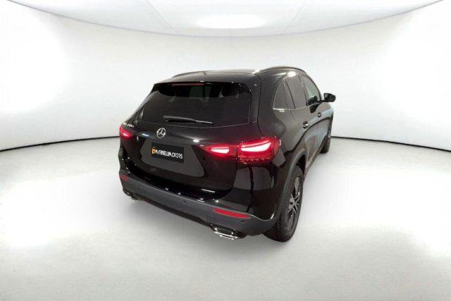 MERCEDES-BENZ GLA 200 usata, con Airbag