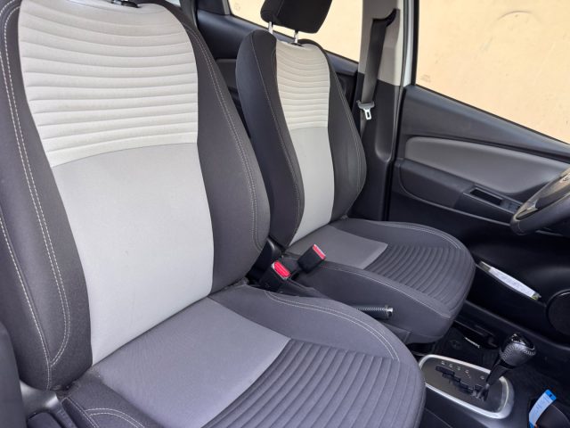 TOYOTA Yaris usata, con Bluetooth