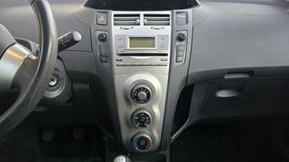 TOYOTA Yaris usata 18