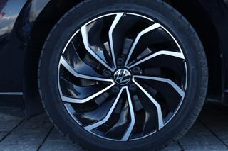 VOLKSWAGEN Golf usata, con Spoiler