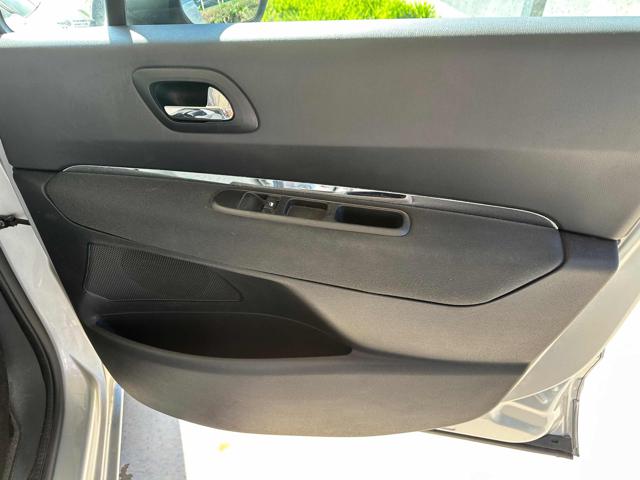 PEUGEOT 5008 usata, con Pneumatici estivi