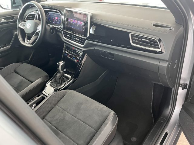 VOLKSWAGEN T-Roc usata, con Leve al volante
