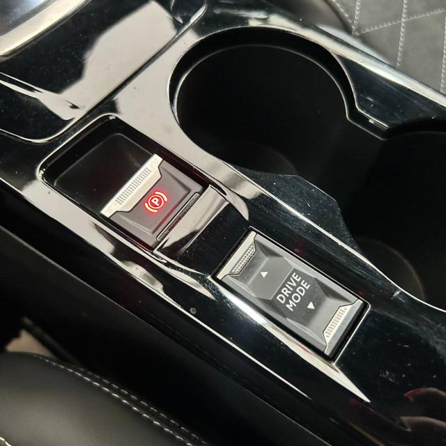PEUGEOT 208 usata, con Sedile posteriore sdoppiato