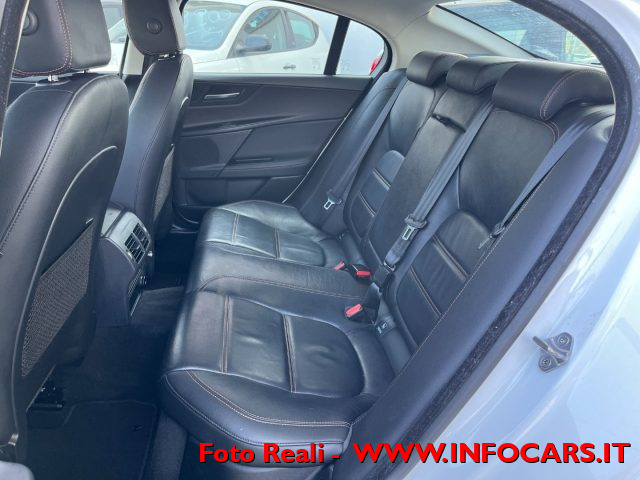 JAGUAR XE usata, con Autoradio