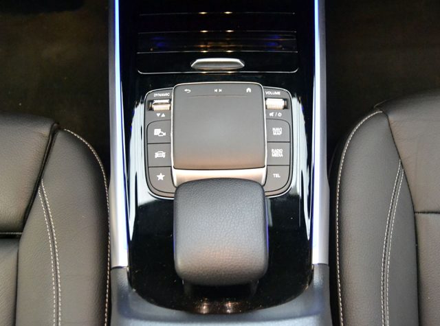 MERCEDES-BENZ GLB 200 usata, con Controllo trazione