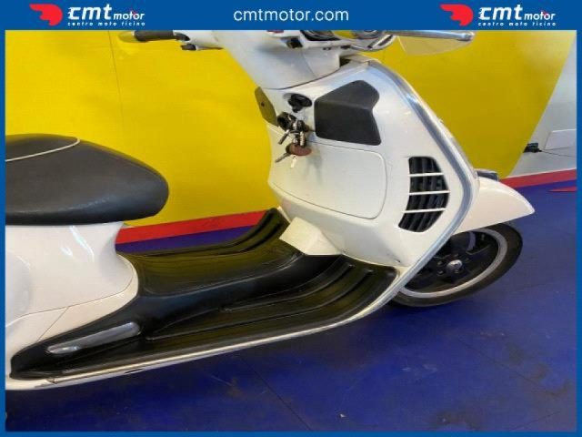 VESPA GTS 300 usata 7