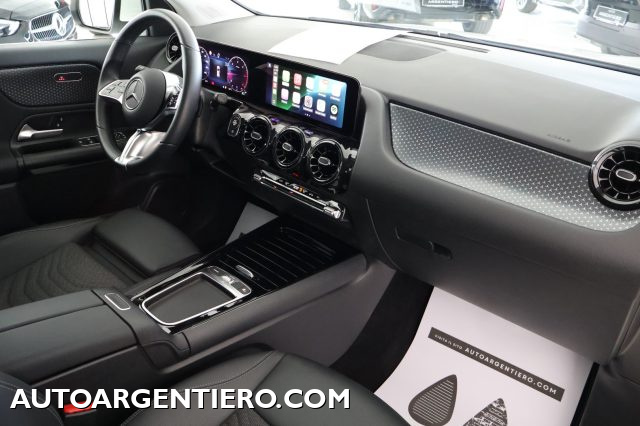 MERCEDES-BENZ GLA 180 usata, con Hill holder