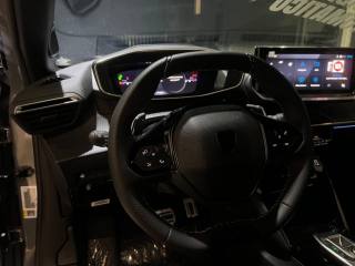 PEUGEOT 2008 usata, con Sensori di parcheggio anteriori