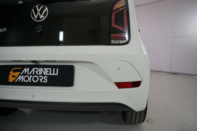 VOLKSWAGEN up! usata, con USB
