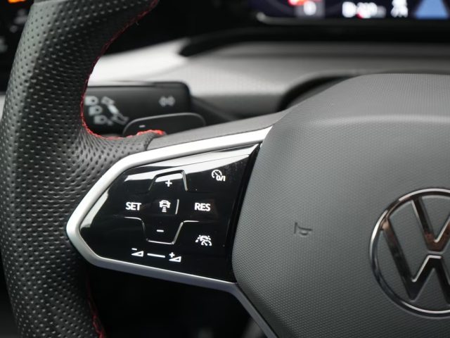 VOLKSWAGEN Golf usata, con Alzacristalli elettrici