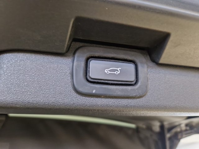 LAND ROVER Discovery usata, con Touch screen