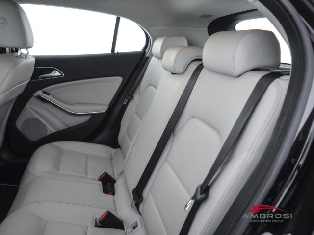 MERCEDES-BENZ GLA 180 usata 9