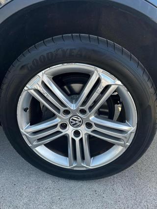 VOLKSWAGEN Touareg usata, con Autoradio