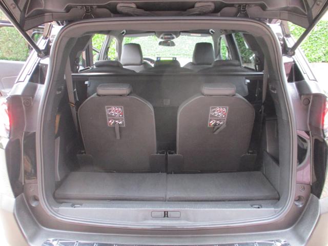 PEUGEOT 5008 usata, con Sedile posteriore sdoppiato