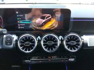 MERCEDES-BENZ GLB 200 usata, con Leve al volante