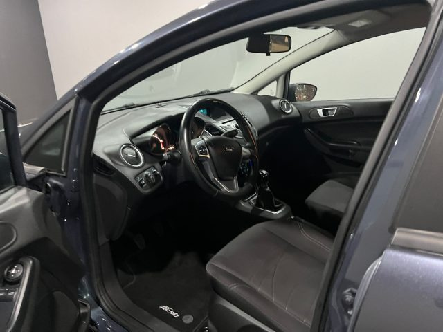FORD Fiesta usata, con Autoradio