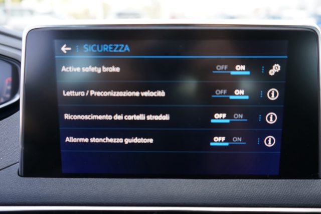 PEUGEOT 3008 usata, con Servosterzo