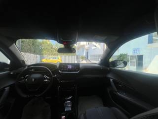 PEUGEOT 2008 usata, con Sensori di parcheggio posteriori