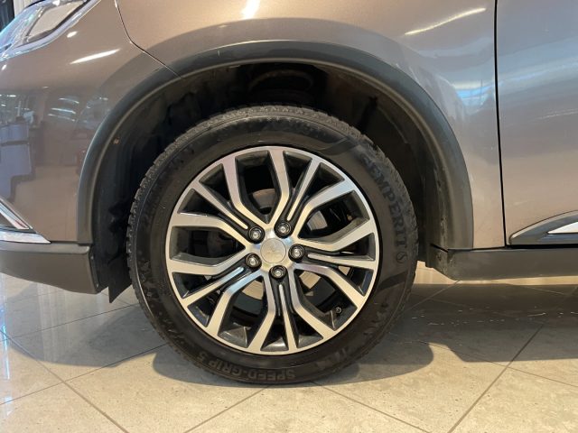 MITSUBISHI Outlander usata, con Fendinebbia