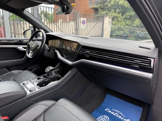 VOLKSWAGEN Touareg usata, con Chiusura centralizzata
