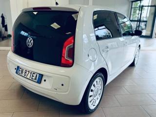 VOLKSWAGEN up! usata, con Autoradio