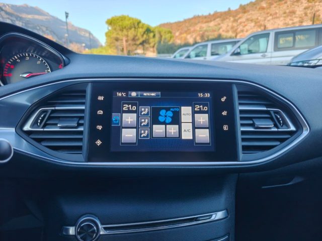 PEUGEOT 308 usata, con Sensori di parcheggio anteriori