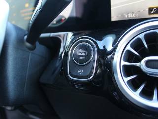 MERCEDES-BENZ GLA 200 usata, con Luci diurne LED