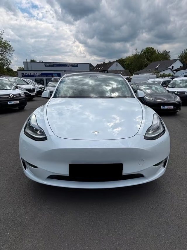 TESLA Model Y usata, con Boardcomputer