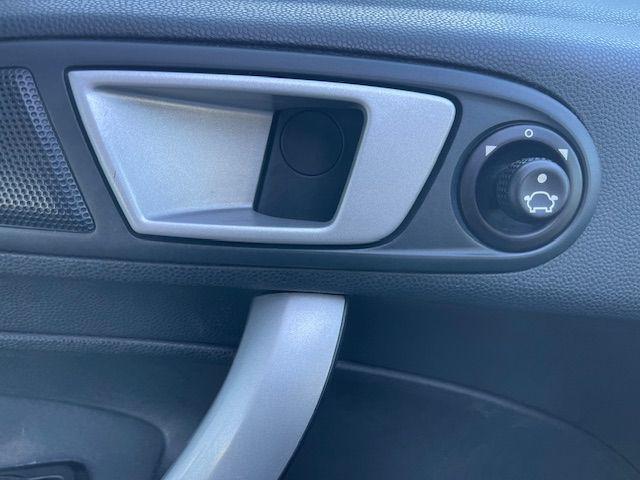 FORD Fiesta usata, con USB