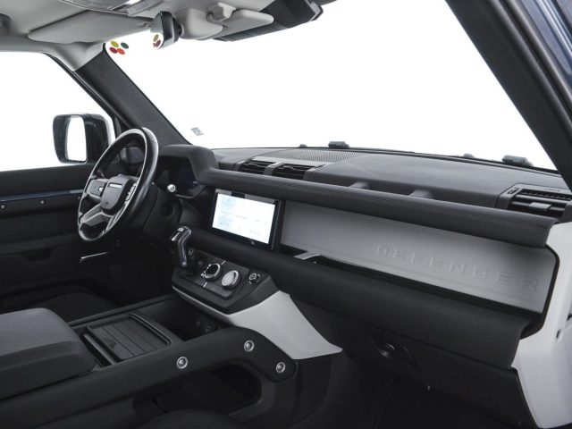 LAND ROVER Defender usata 2