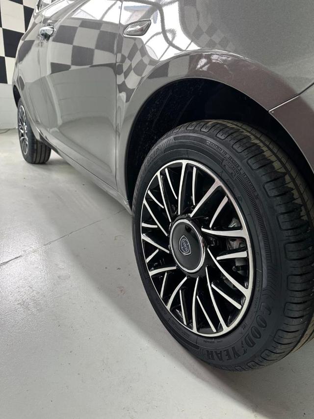 LANCIA Ypsilon usata, con Specchietti laterali elettrici