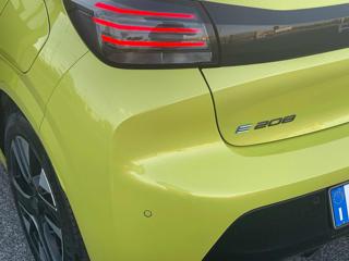 PEUGEOT 208 usata, con Sedile posteriore sdoppiato