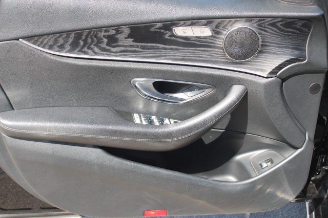 MERCEDES-BENZ E 220 usata, con Controllo trazione