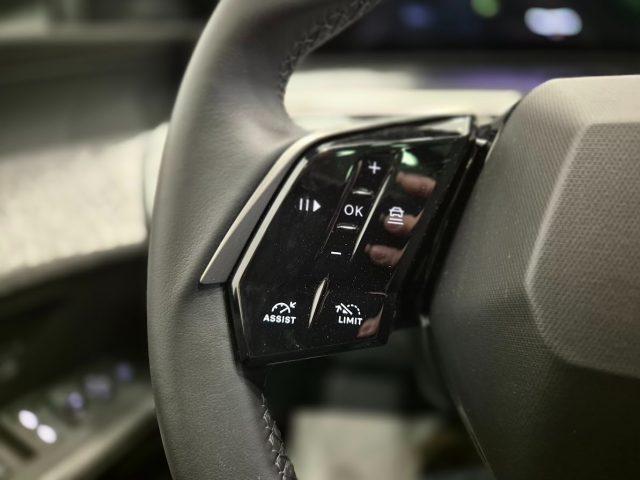 PEUGEOT 5008 usata, con Park Distance Control