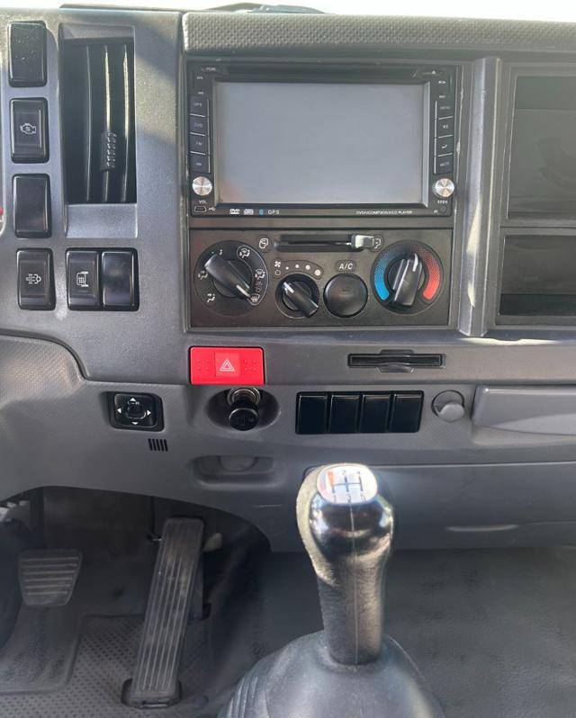 ISUZU NPR usata, con Controllo trazione