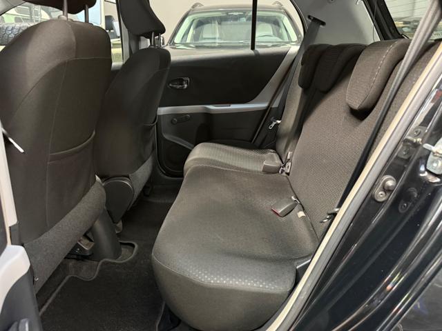 TOYOTA Yaris usata, con Sedile posteriore sdoppiato
