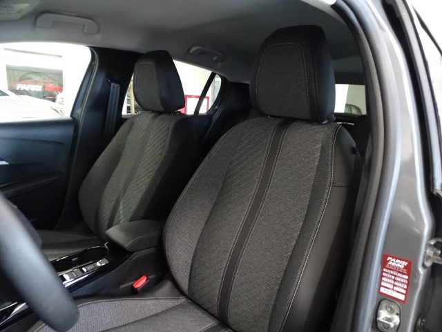 PEUGEOT 208 usata, con Volante in pelle