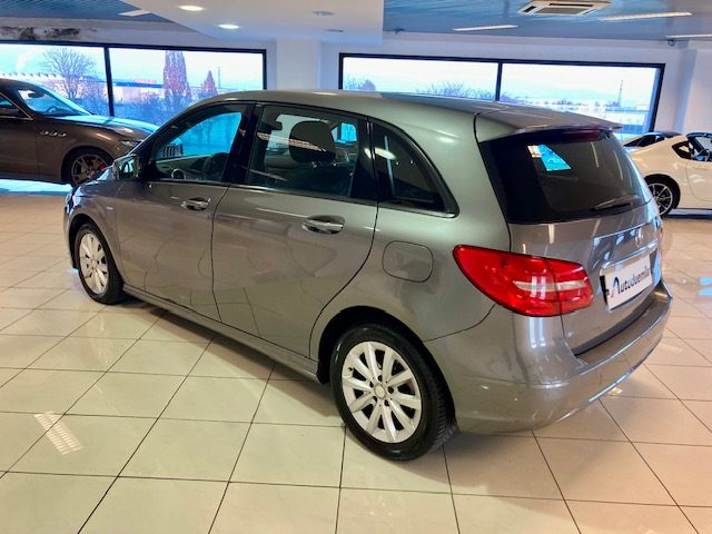 MERCEDES-BENZ B 180 usata, con Autoradio