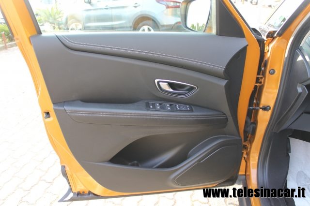RENAULT Scenic usata, con Specchietti laterali elettrici