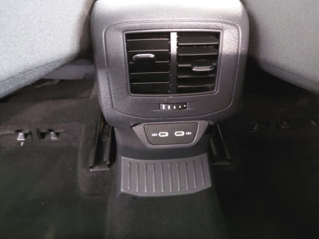 VOLKSWAGEN T-Roc usata, con Volante multifunzione