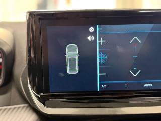 PEUGEOT 2008 usata, con Park Distance Control
