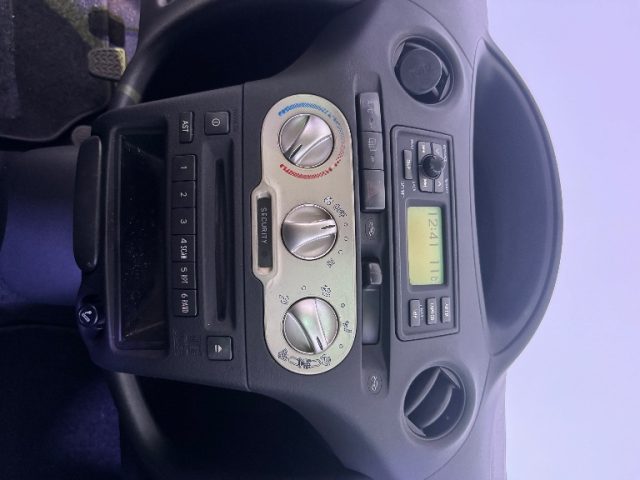 TOYOTA Yaris usata 11