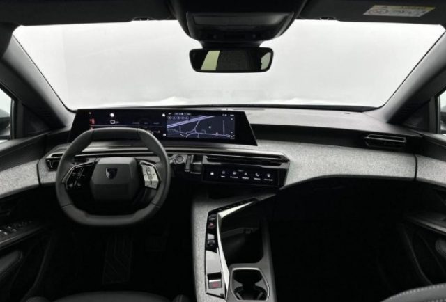 PEUGEOT 5008 usata, con Sensori di parcheggio anteriori