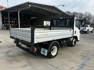 ISUZU NKR usata, con Autoradio