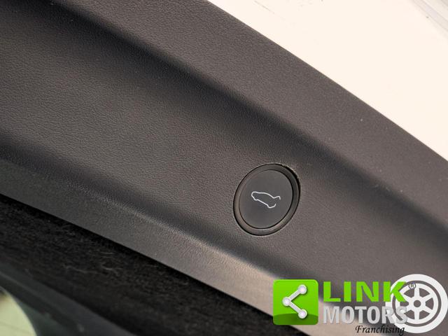 TESLA Model Y usata, con USB